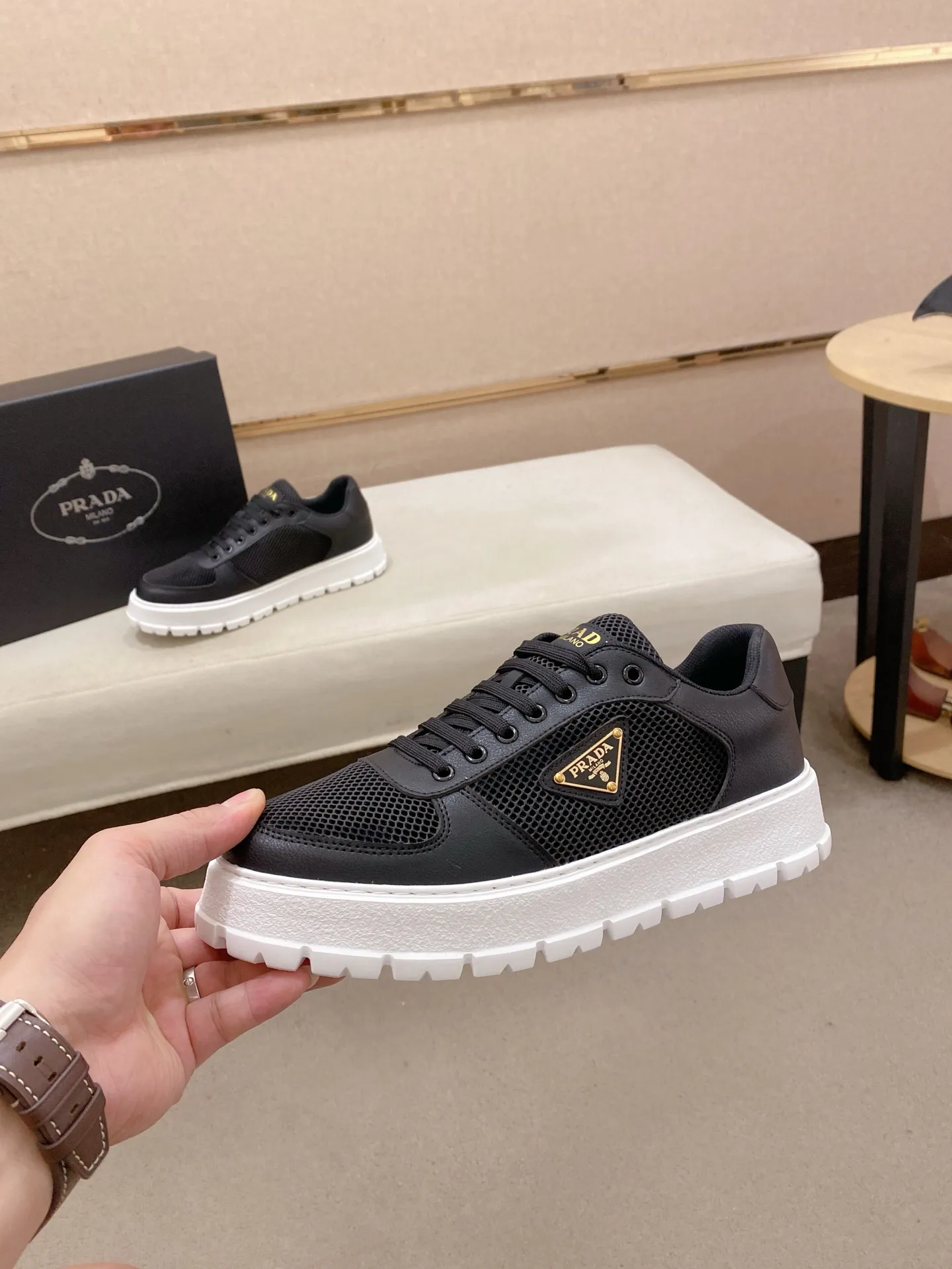 Men's men's shoes💰: 440💰[Prada～Prada] Trendy new styles are on the market. Same style as the official website. Counter quality. Original version. [Strong] [Strong] Imported selected first-layer cowhide. Comfortable and breathable sheepskin lining, fine workmanship, upper layer made of 100% pure cowhide, original last shape, comfortable on the feet, shoe sizes 38 to 44